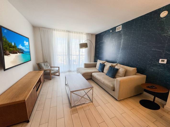 Vacation rental for 2 people, with balcony and pool in Hallandale Beach