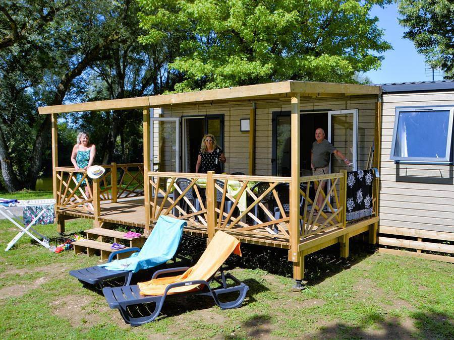 Camping Les Bords de Loue - Mobilheim 8 personen - Residenz Family 35m² - 3 Schlafzimmer 6/8 pers. in Parcey, Jura