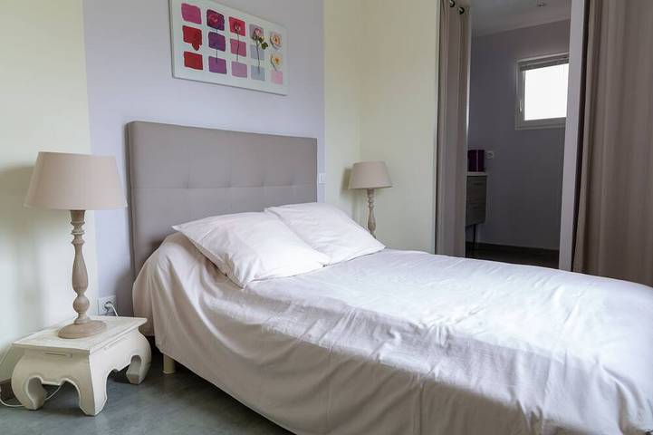 Villa de charme 5 chambres climatisée piscine et spa + prise recharge électrique in Arès, Région d'Arcachon