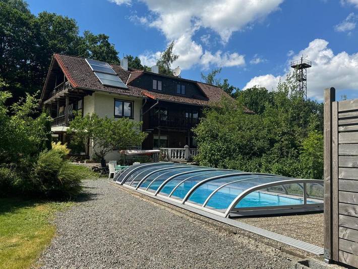 Ferienwohnung für 3 Personen, mit Balkon und Terrasse sowie Garten und Pool in Thüringische Rhön