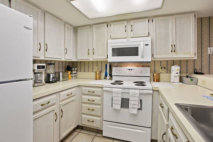 Vacation rental for 6 people, with balcony and pool as well as yard and hot tub in South Padre Island