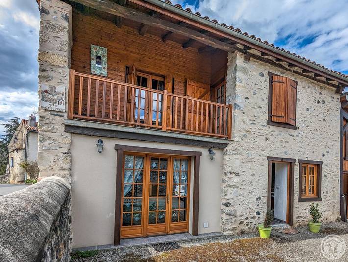 Gîte pour 6 personnes, avec sauna et jardin ainsi que terrasse et jacuzzi