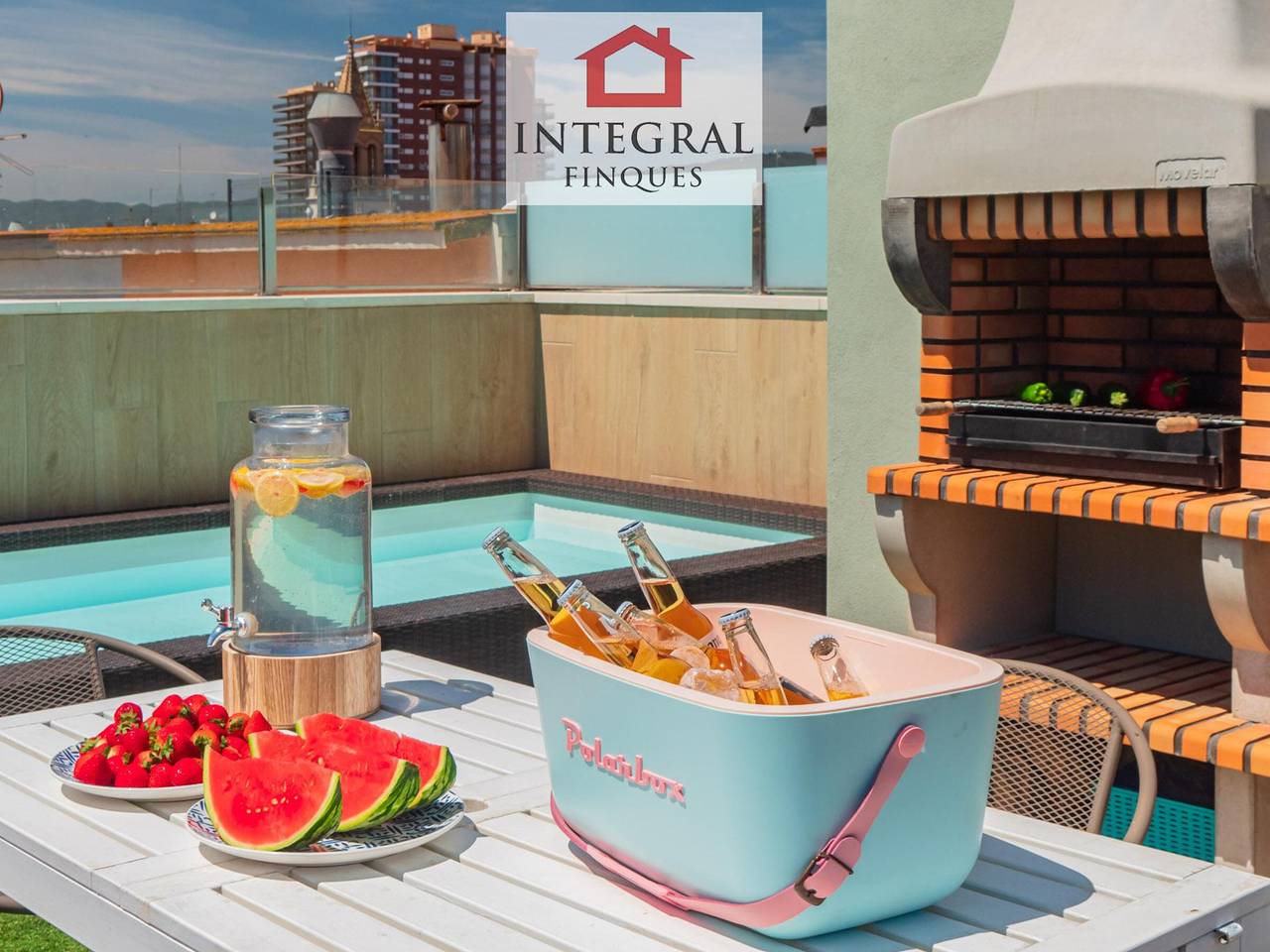 Appartement entier, Appartement 3 étages avec terrasse et piscine, à 250 m de la plage de Palamós in Palamós, Costa Brava