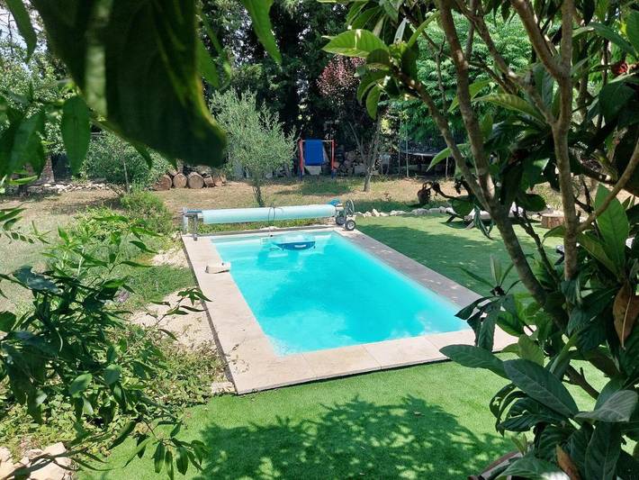 Location de vacances pour 2 personnes, avec Terrasse et Jardin ainsi que Piscine et Vue à Souvignargues
