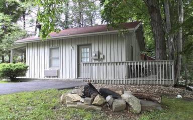 Log Cabin for 2 Guests in Blue Ridge Parkway, Maggie Valley, Picture 2