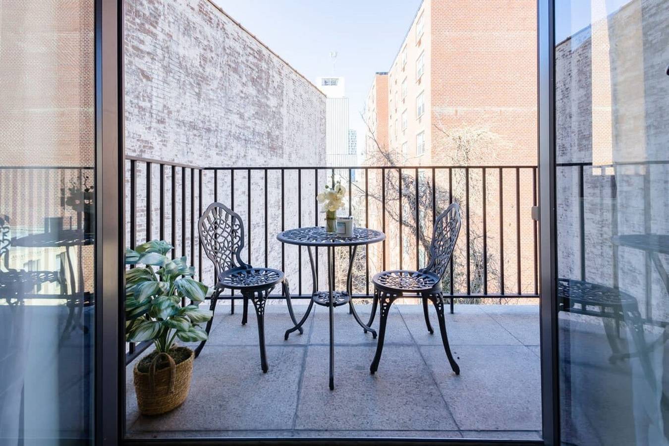 Entire apartment, 809-5b Luxury Studio with a Private Balcony in Manhattan, New York City