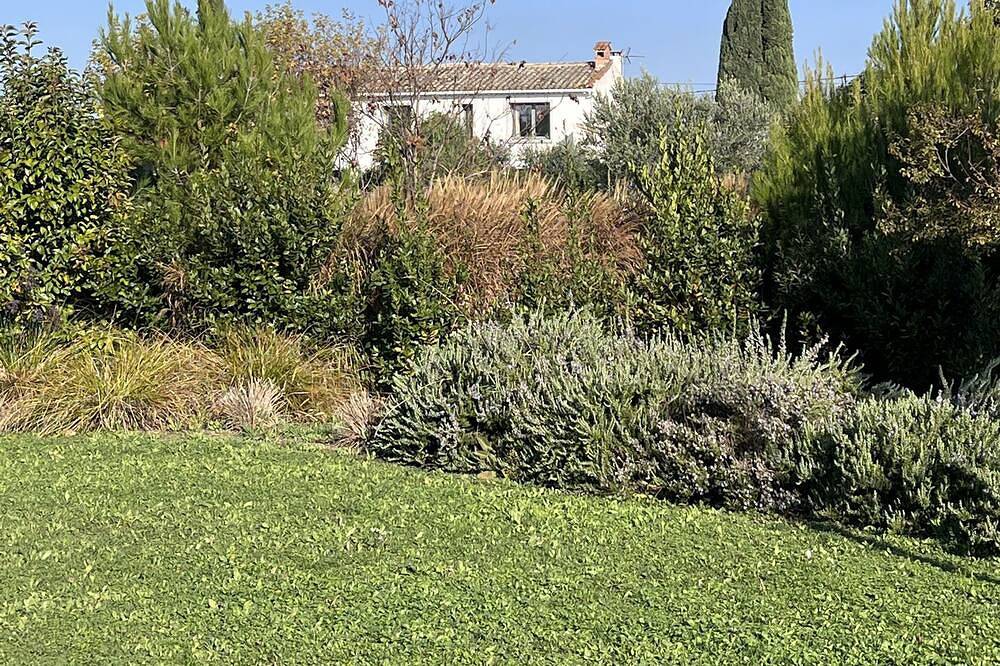 Chambre spacieuse décorée avec beaucoup de charme et minimalisme in Cavaillon, Parc naturel régional du Luberon
