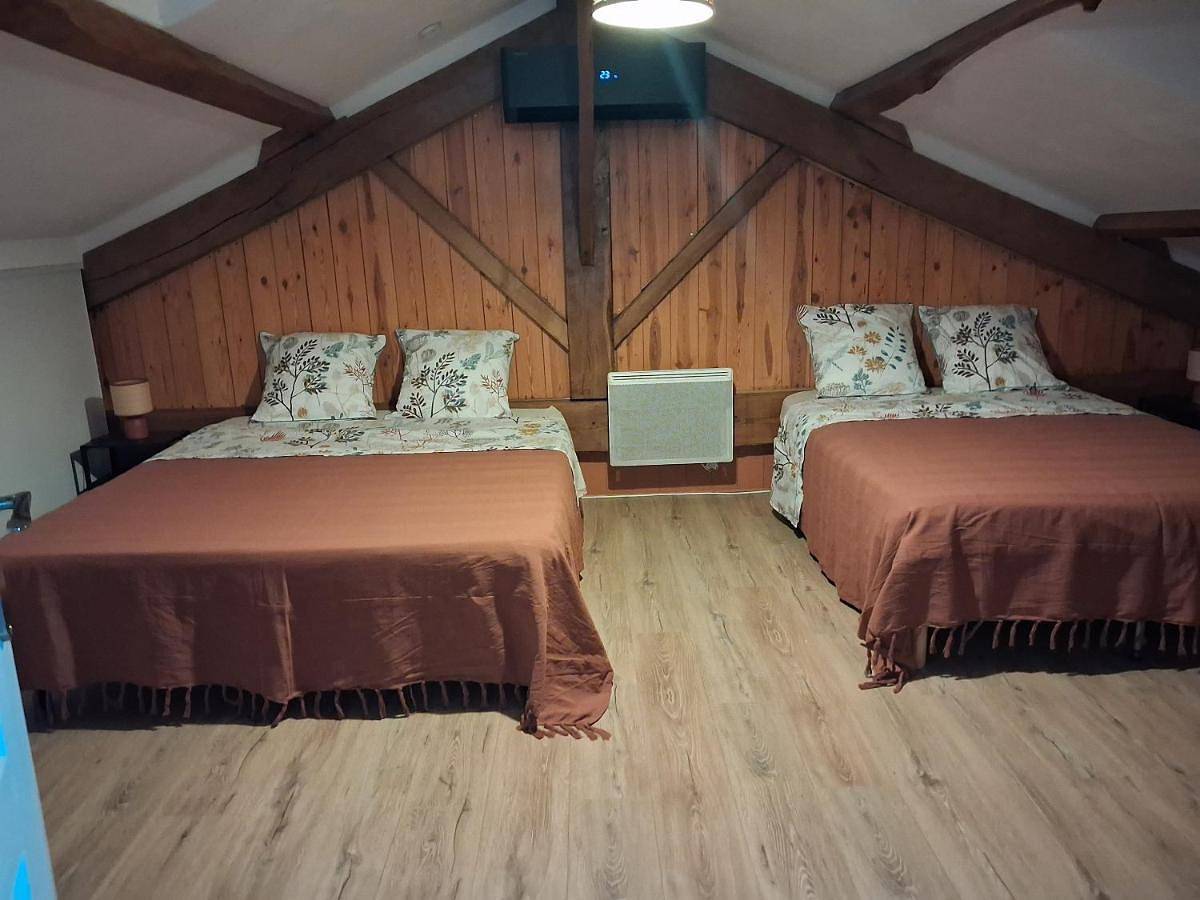 Appartement entier, Hebergement calme et verdoyant in Pommiers (Loire), Région de Roanne