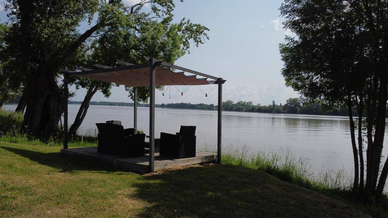 Appartement entier, Le Cast'L 4 Coin de paradis en bord de Dordogne in La Rivière, Région de Libourne