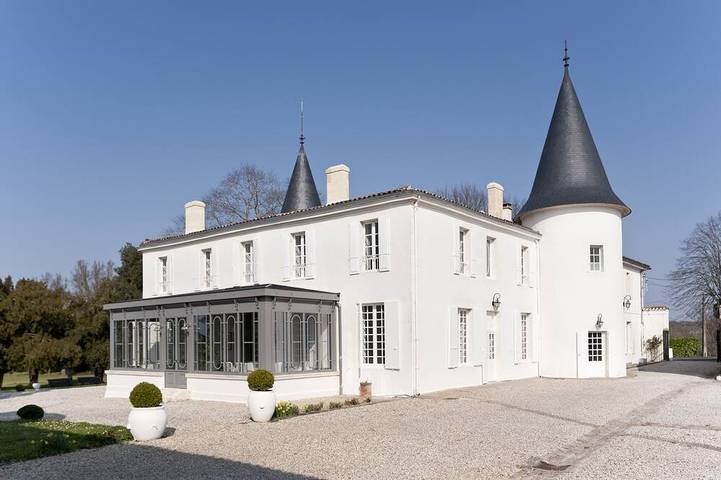 Gîte pour 13 personnes, avec terrasse et balcon/terrasse