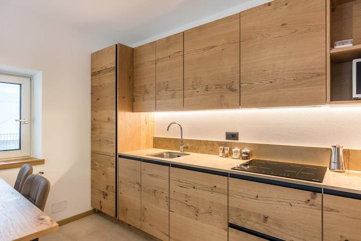Entire apartment, Apartment 'Campanile Basso' with Mountain View, Balcony & Wi-Fi in San Lorenzo in Banale, Dorsino