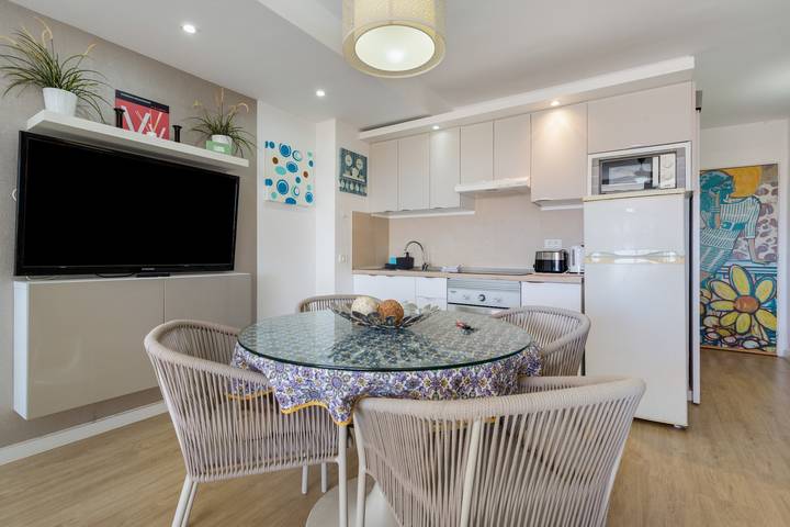 Appartement entier, Vacances 'Lovely Nice Los Cristianos' avec Vue sur la Mer, Piscine Commune et Wi-Fi in Los Cristianos, Arona