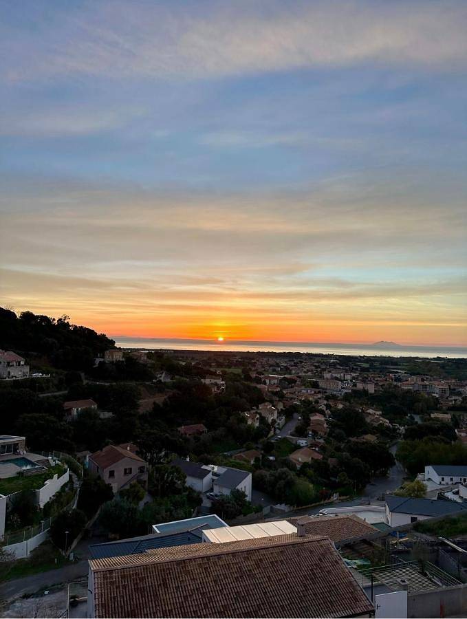 Appartement de vacances pour 4 personnes, avec jardin ainsi que vue et piscine