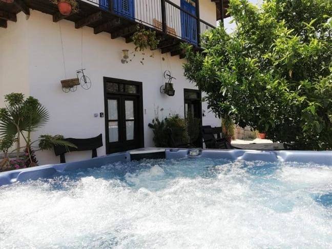 Entire apartment, Holiday apartment for 4 people with terrace in Kalavasos, Larnaca District