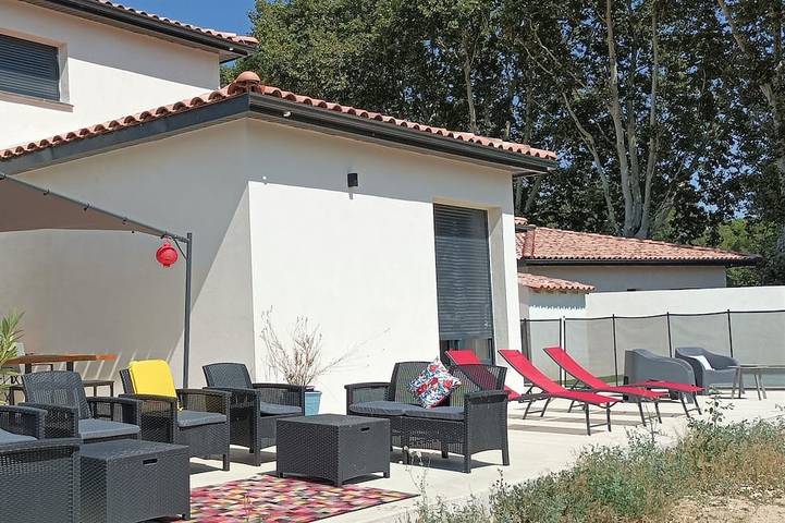 Location de vacances pour 12 personnes, animaux acceptés à Cournonsec