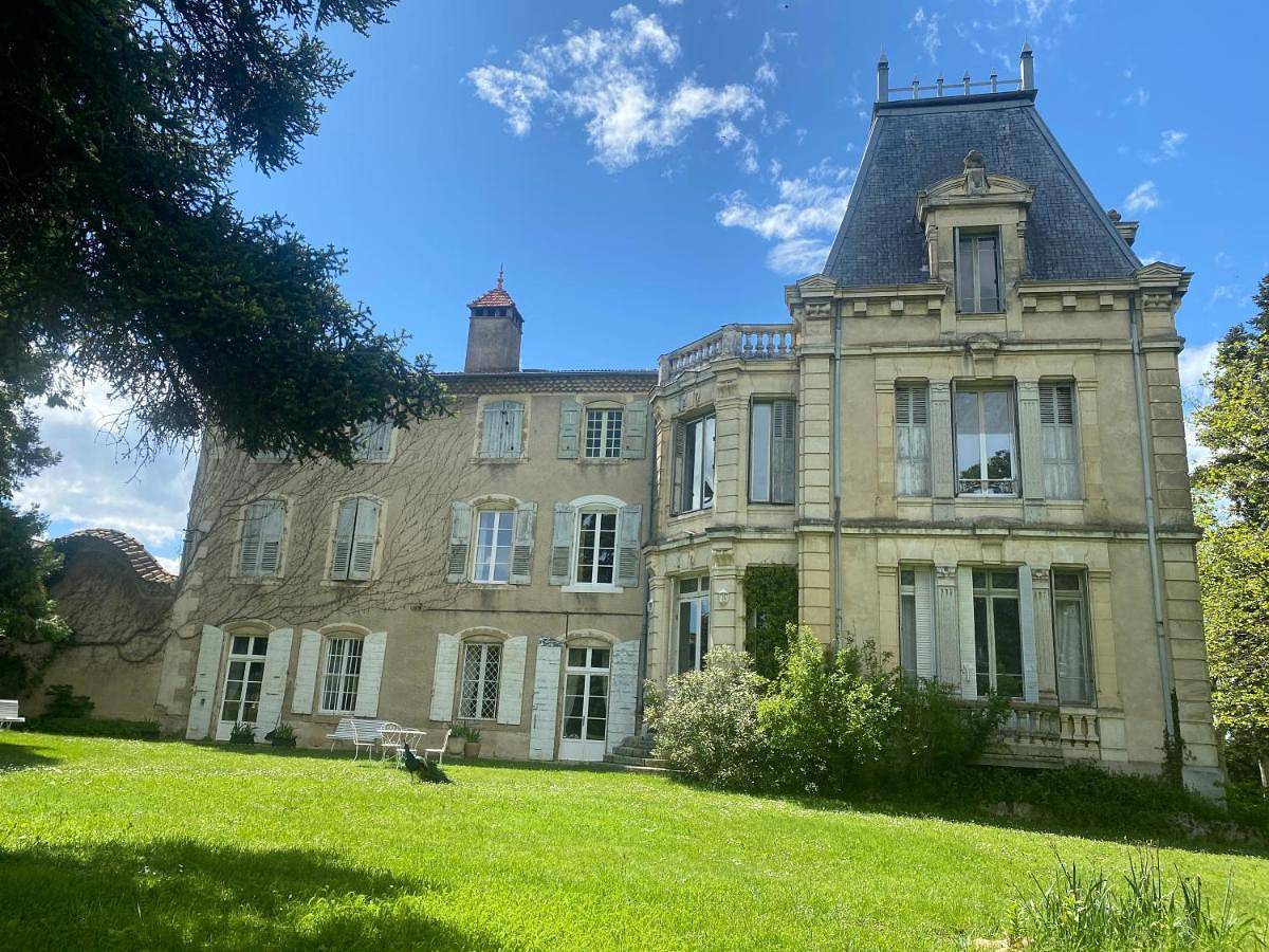 Queen Room with Garden View in Alixan, Région de Valence