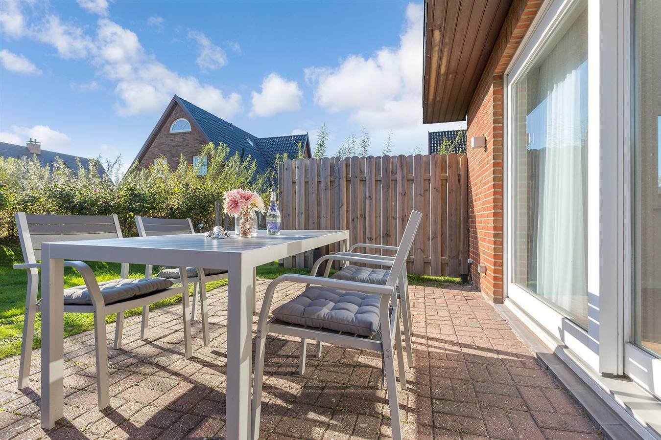 Ganze Wohnung, Hausteil im Eg/Ug/Og/Dg mit ca. 130 m² Nutzfläche, Parkplatz am Haus in Wenningstedt, Sylt