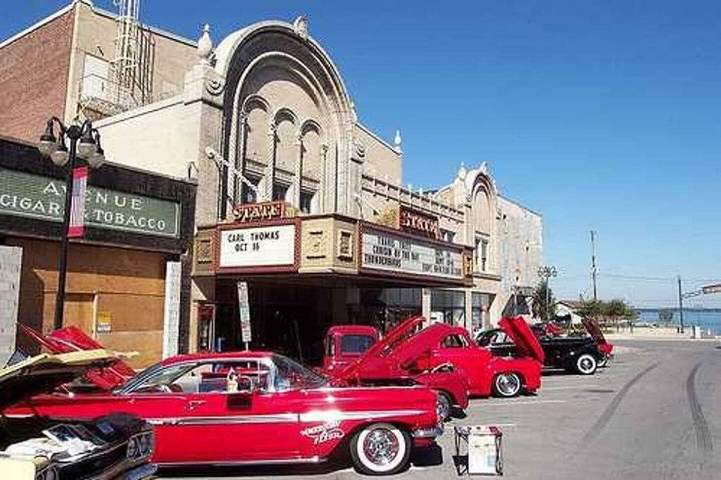Ganze Wohnung, Ansichten von Cedar Point! Nur wenige Schritte von Put-in-Bay Ferry und Sandusky Marina entfernt in Sandusky, Eriesee