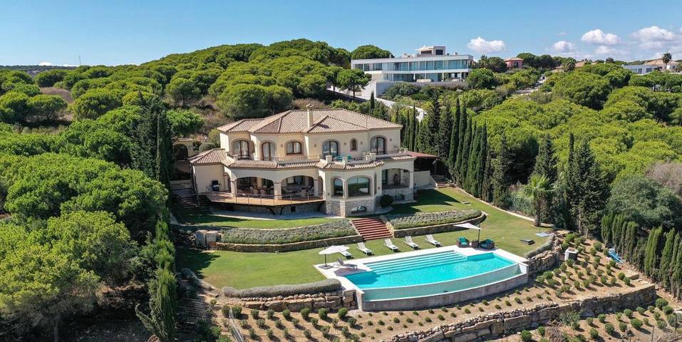 Casa rural para 16 personas, con Balcón y Terraza además de Jardín y Piscina en Sotogrande