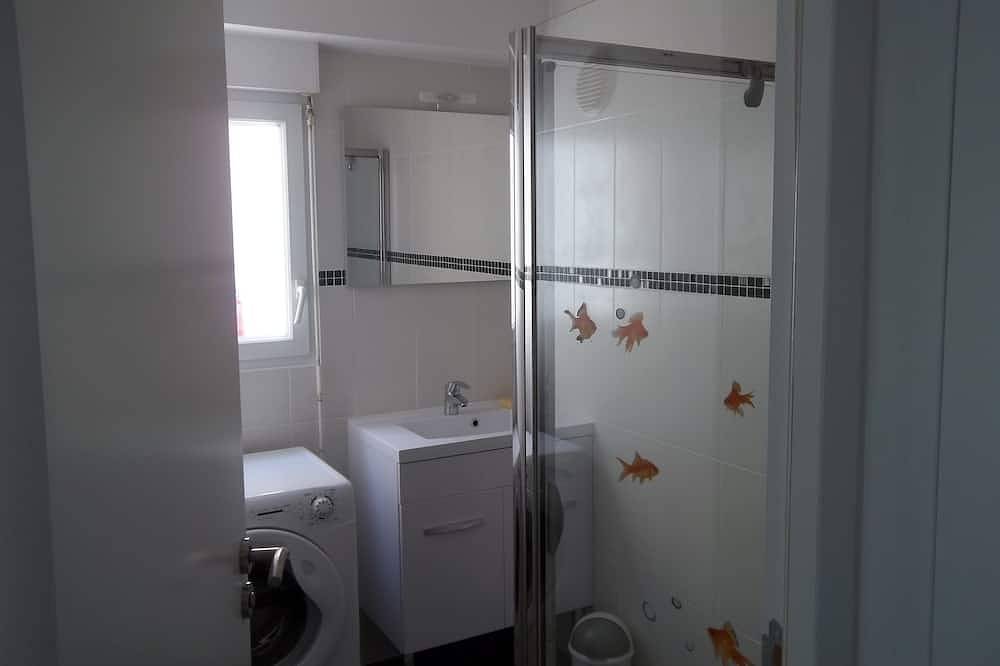 Ganze Wohnung, Herrliche Wohnung. T3. 2 Schlafzimmer, 6 Pers, 50 m vom Strand. in La Capte, Hyeres