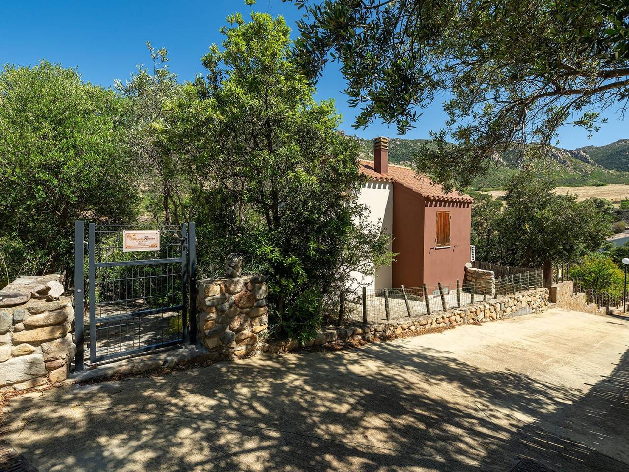 Villa sulla Roccia in Porto Sa Ruxi, Cagliari e Dintorni