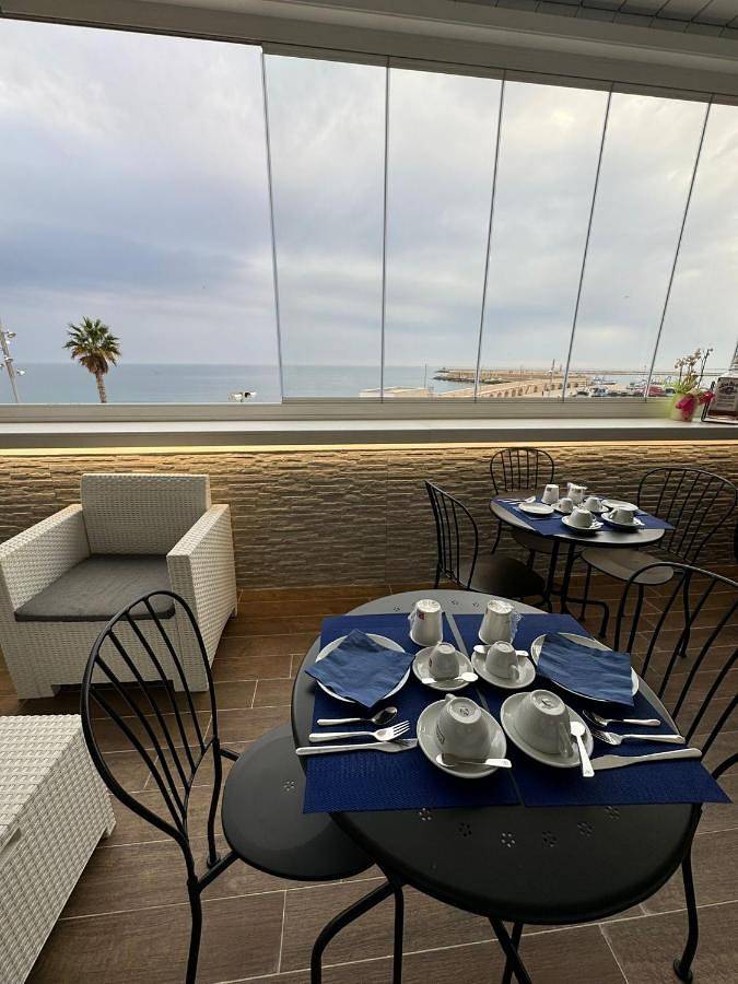 B&b per 4 persone, con balcone e idromassaggio in Mola di Bari