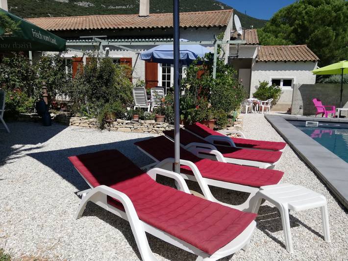 Appartement entier, Gemütliche Ferienwohnung umgeben von provenzalis in Rustrel, Parc naturel régional du Luberon
