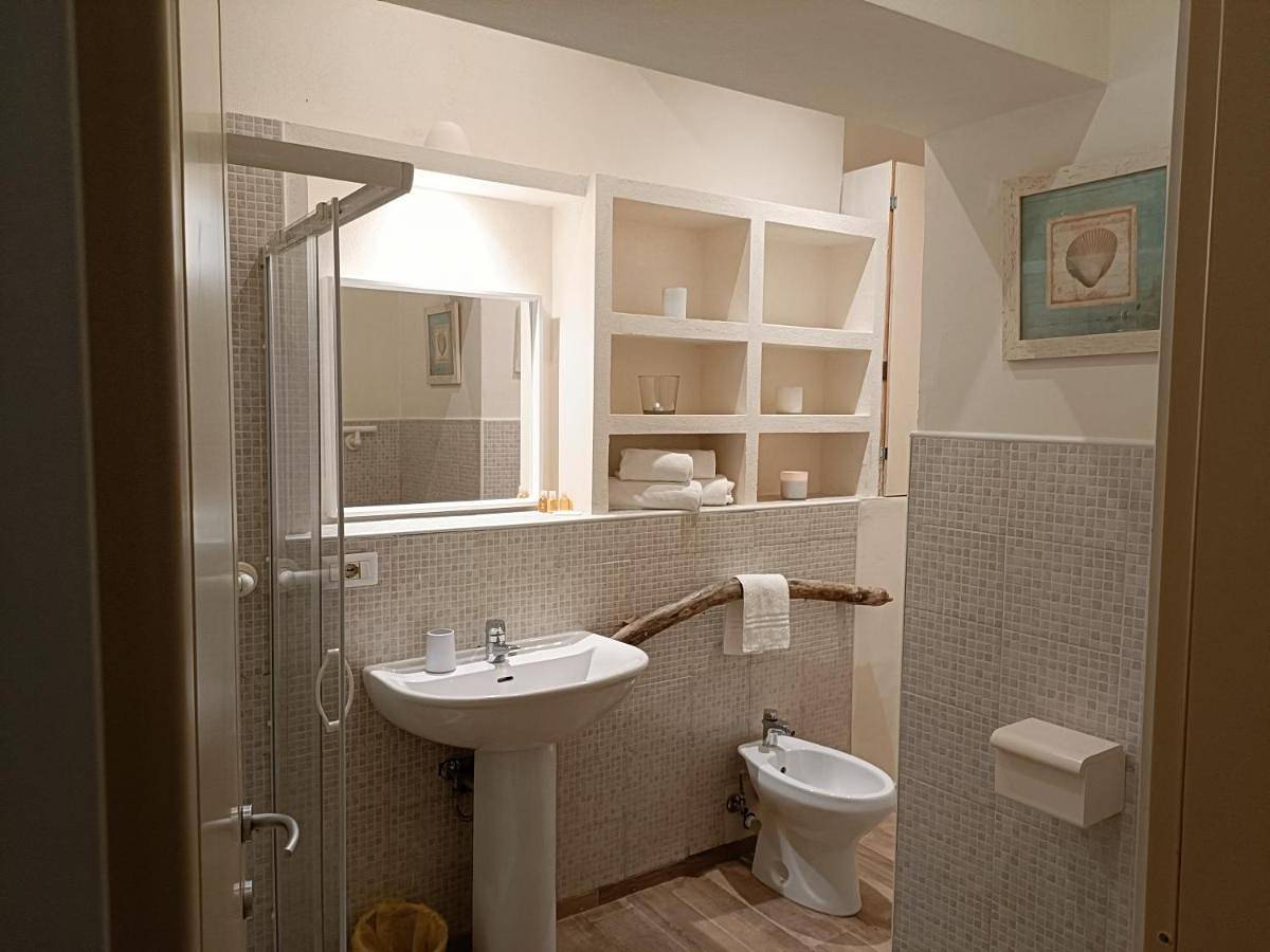 Double Room with Shared Bathroom in Lavagna, Commune de Lavagna
