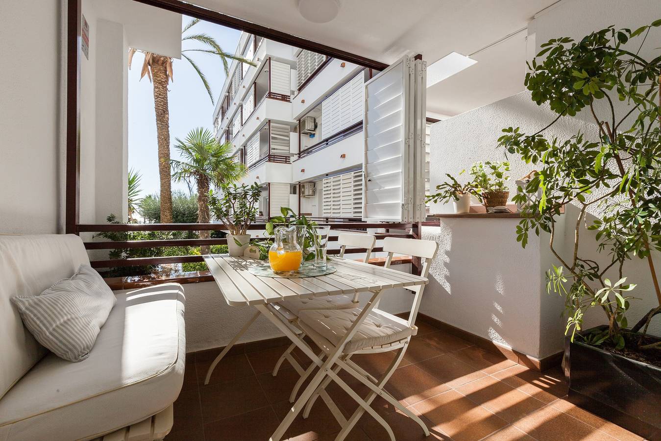 Apartamento entero, Apartamento con vista a mar y piscina de agua salada compartida y Wi-Fi in Canet de Mar, Costa del Maresme