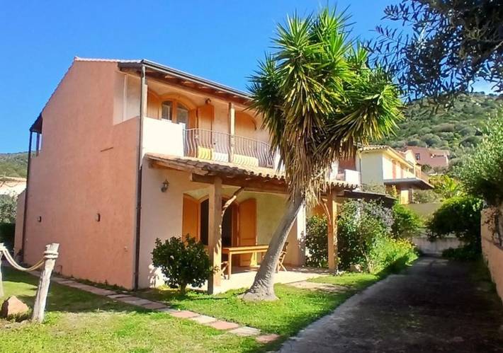 Villa per 6 persone, con giardino e panorama a Chia