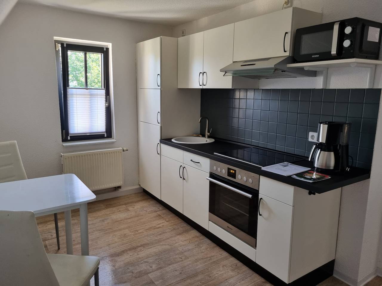 Appartamento intero, Appartamento 'Ferienwohnung Windmühlensiedlung' con terrazza privata, balcone e Wi-Fi in Prohlis, Dresda