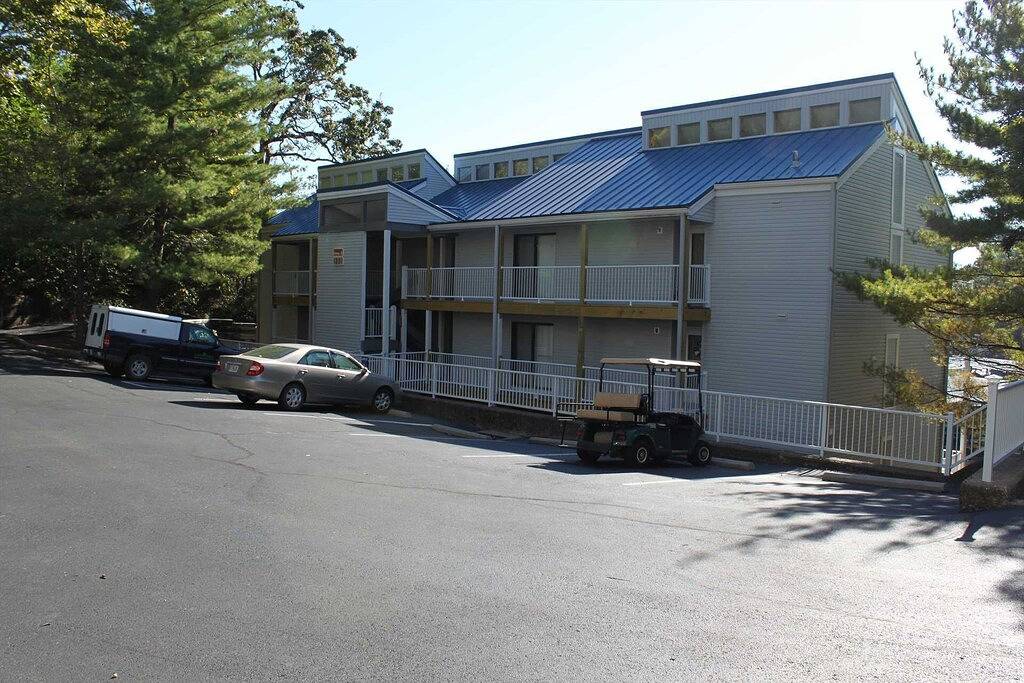 Ganze Wohnung, Keramikfliesenböden, Waterfront Condo, große überdachte Terrasse, tolle Preise! in Osage Beach, Lake of the Ozarks