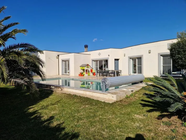 Chalet para 10 personas, con piscina además de jacuzzi y jardín - 1