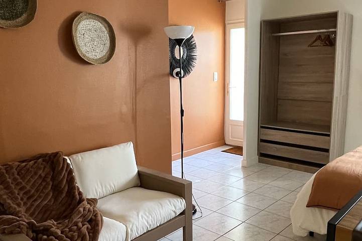 Gîte pour 2 personnes, avec piscine ainsi que terrasse et jardin à Chaillé-les-Marais - 4