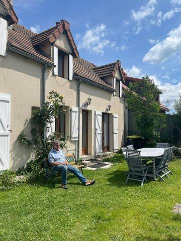 Gîte pour 7 personnes, avec vue et jardin, adapté aux familles à Échassières