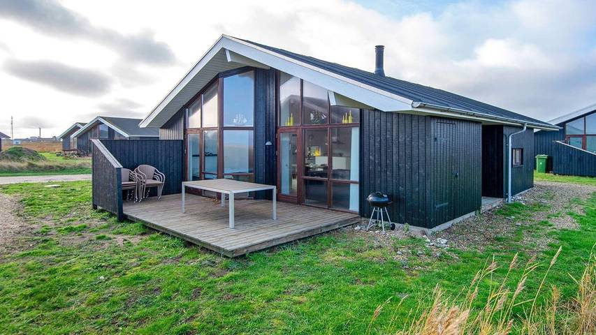 Ferienhaus für 8 Personen, mit Sauna und Terrasse sowie Ausblick, mit Haustier in Thorsminde