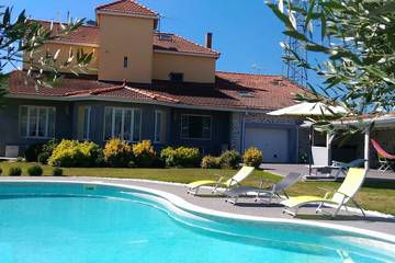Gîte pour 6 personnes, avec piscine ainsi que balcon et jardin à Cazères