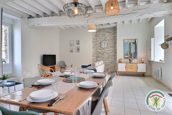 Gîte pour 6 personnes, avec jardin dans Val-Couesnon - 2