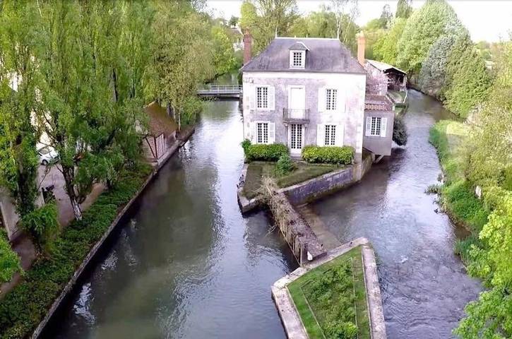 Chambre d’hôte pour 4 personnes, avec Terrasse et Jardin à Donzy