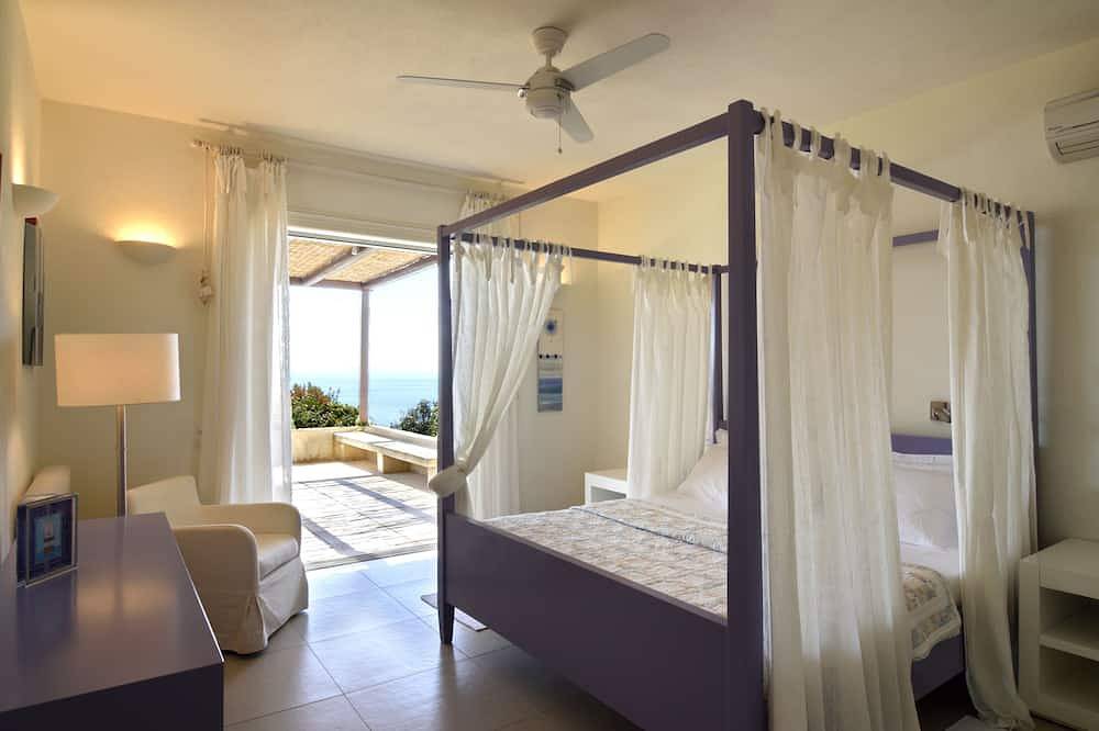 Goldielocks 6-Bedroom Beachfront Villa Skiathos in Platanias (Thessaly), Sporaderne