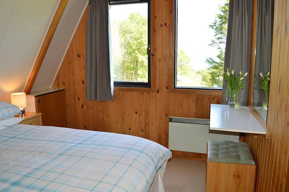 Loch view location in Holiday park, sleeps 4 persons, off road parking, free Wi-Fi in Kirn, Dunoon
