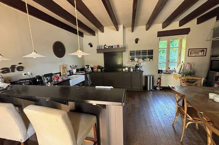 Gîte pour 10 personnes, avec terrasse ainsi que piscine et jardin à Chabeuil - 2