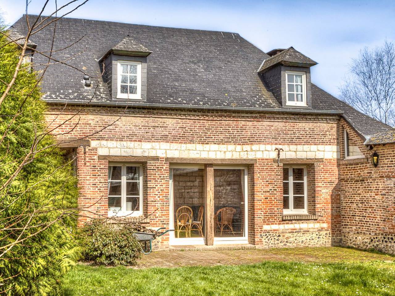 Gîte Cosy avec Terrasse et Cheminée, 6 Couchages in Beauchamps, Région d'Abbeville