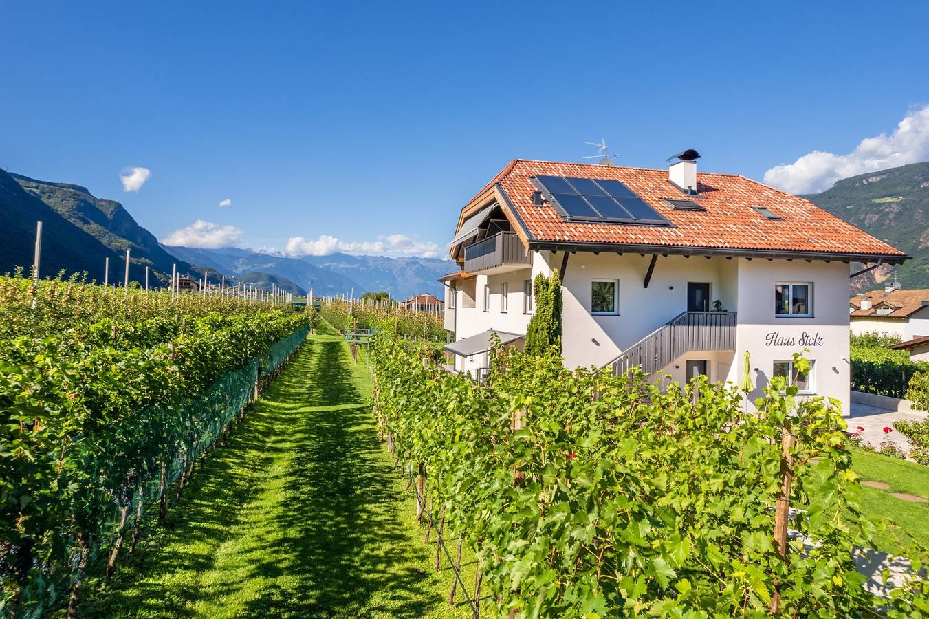 Zimmer 'Haus Stolz mit Frühstück' mit Bergblick, Wi-Fi und Klimaanlage in Unterrain, Eppan an der Weinstraße