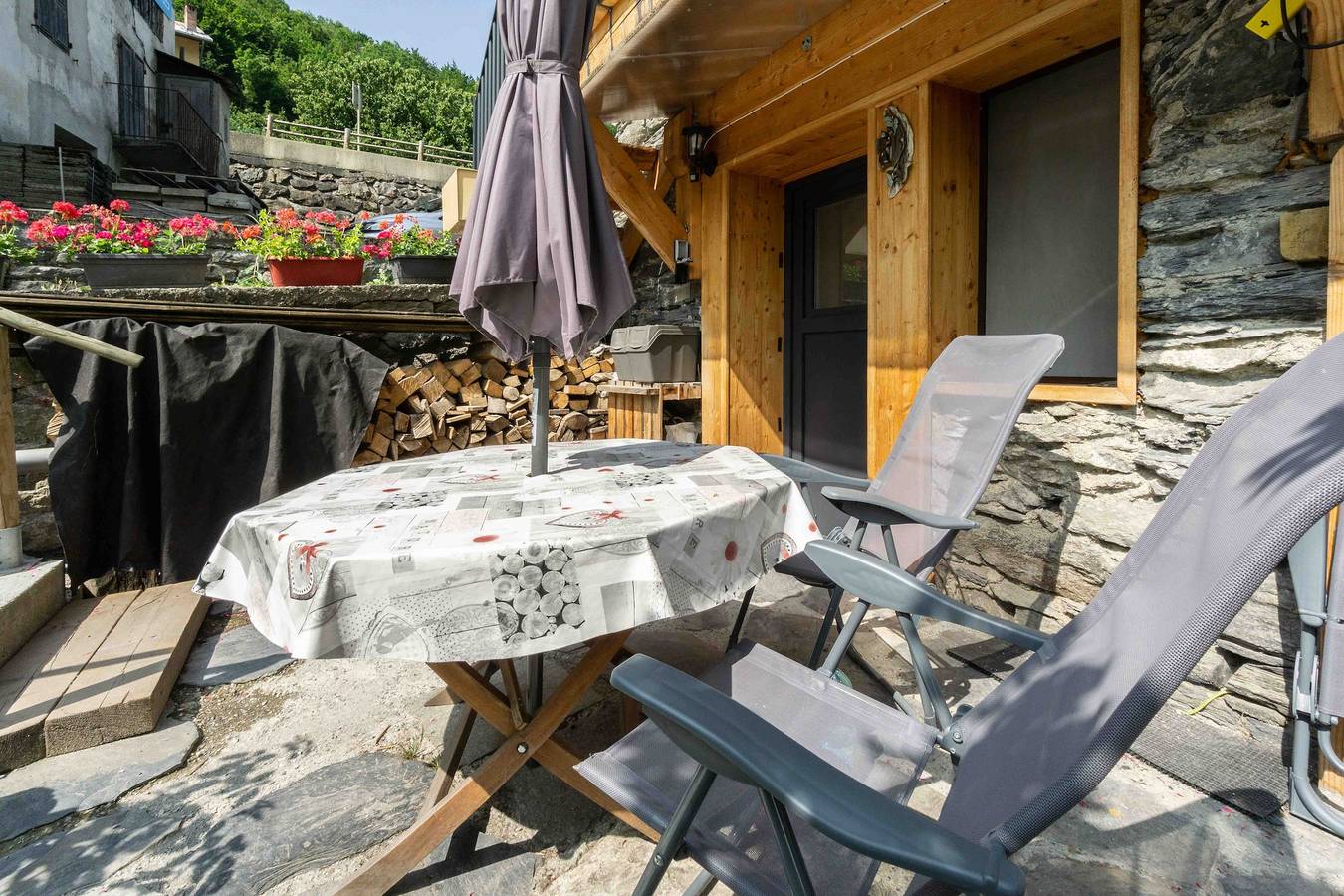 Appartement entier, Appartement "Charmant 3 Etoiles" avec vue sur les montagnes, terrasse privée et Wi-Fi in La Perrière, Les Trois Vallées