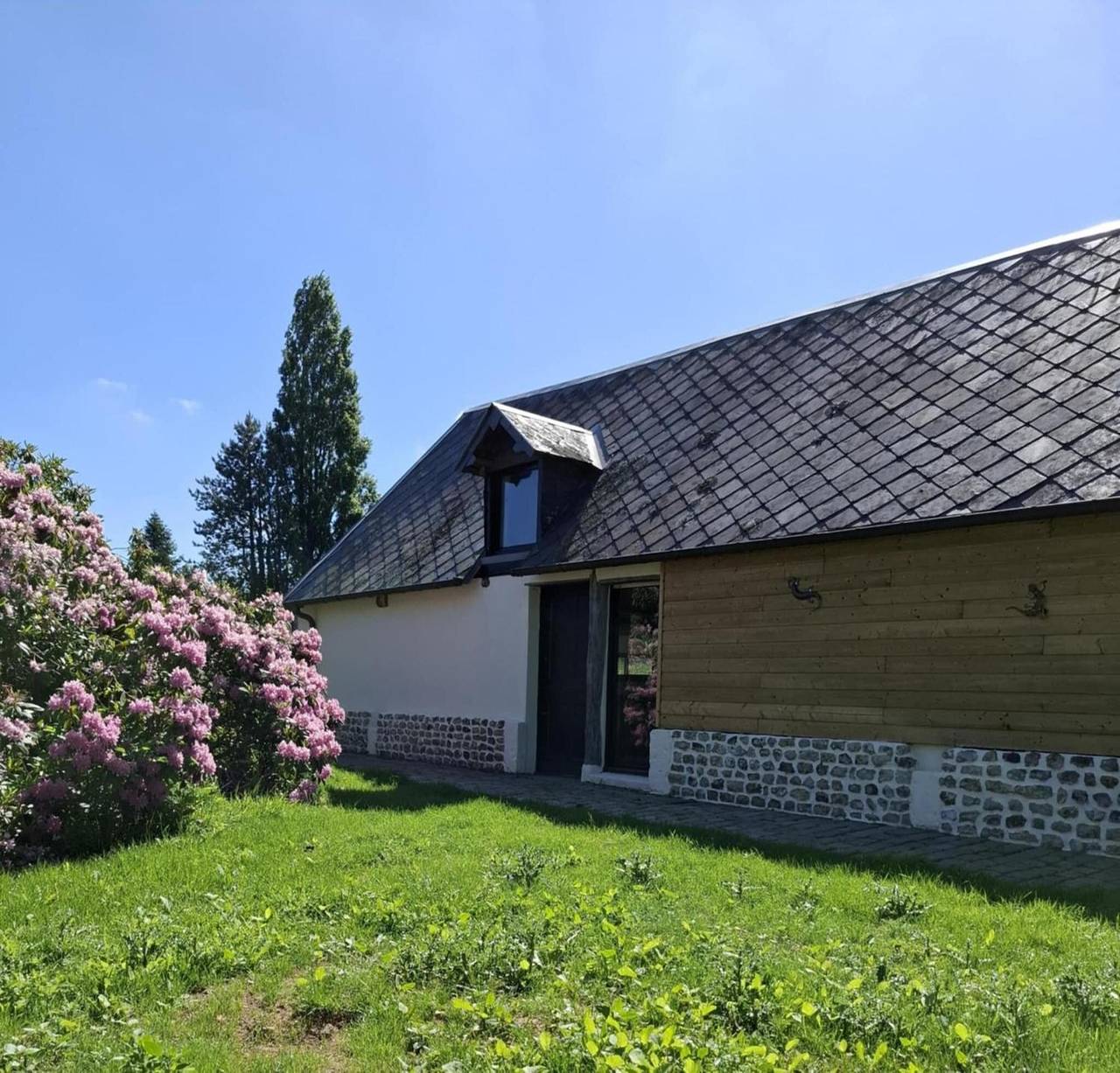 Gîte Ressources : Jacuzzi, terrasse privée & jardin in Sainte-Honorine-du-Val-de-Seine, Région du Havre