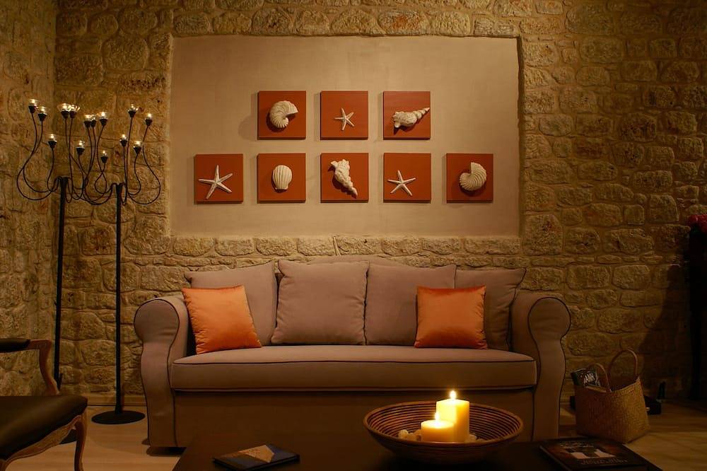 Pretty seafront cottage in the center of Stoupa, minutes from the sandy beaches in Stoupa, Messenia