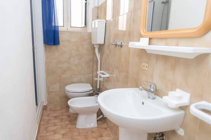 Appartement entier, Appartement directement sur la mer avec solarium et service de plage inclus in Piana di Mattinata, Mattinata