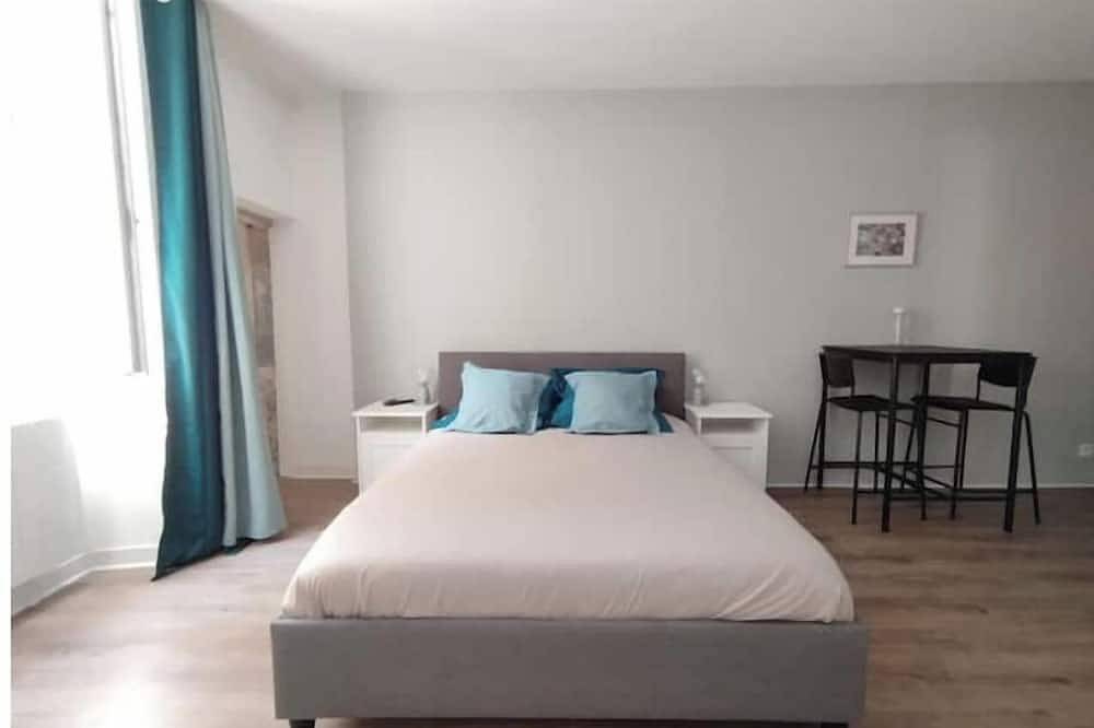 Entire apartment, Studio terrace in town center near pedestrian streets, port, restaurants. in Morlaix, Ceinture Dorée