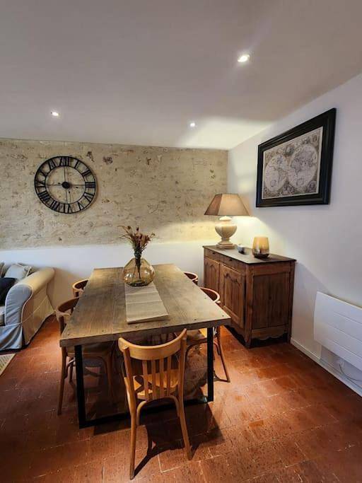 Three-Bedroom House in Ainay-le-Vieil, Saint-Amand-Montrond